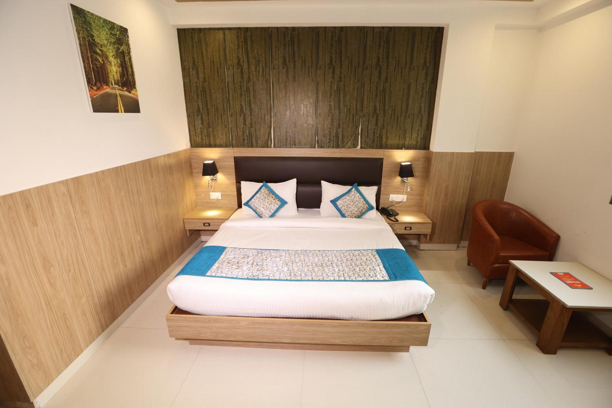 Elevate Near Delhi Airport 4*