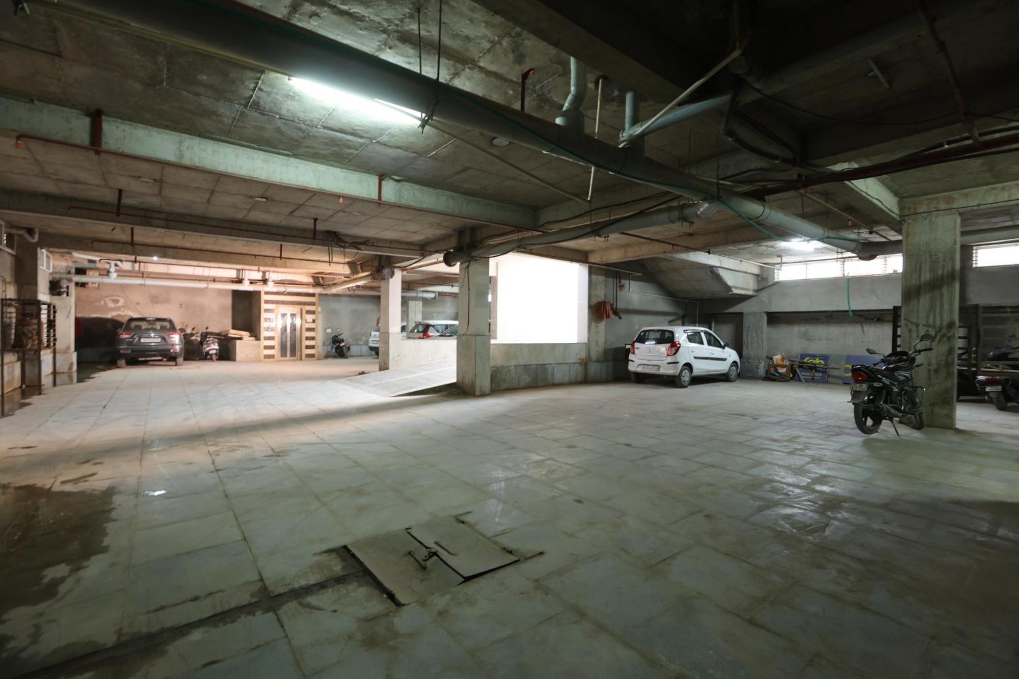 Elevate Near Delhi Airport Hotel 4*