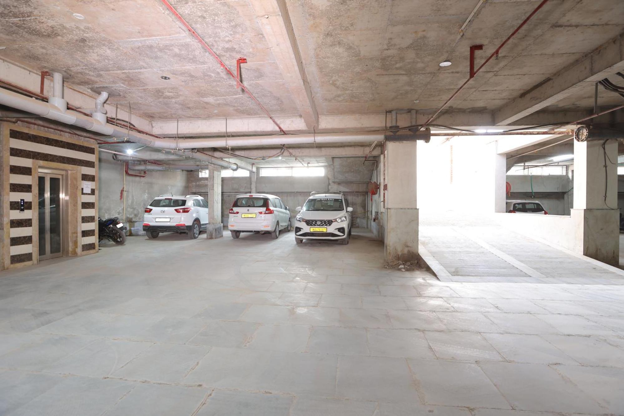 Elevate Near Delhi Airport 4*