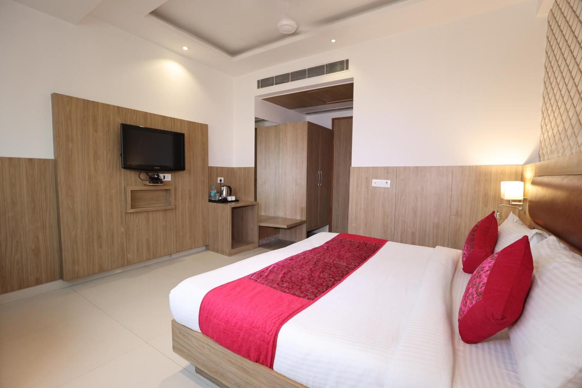 Elevate Near Delhi Airport Hotel