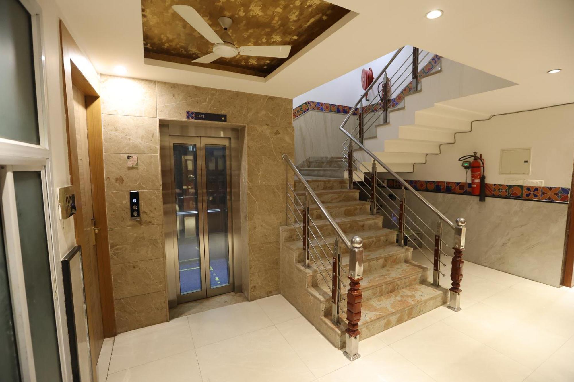 Hotel Elevate Near Delhi Airport 4*
