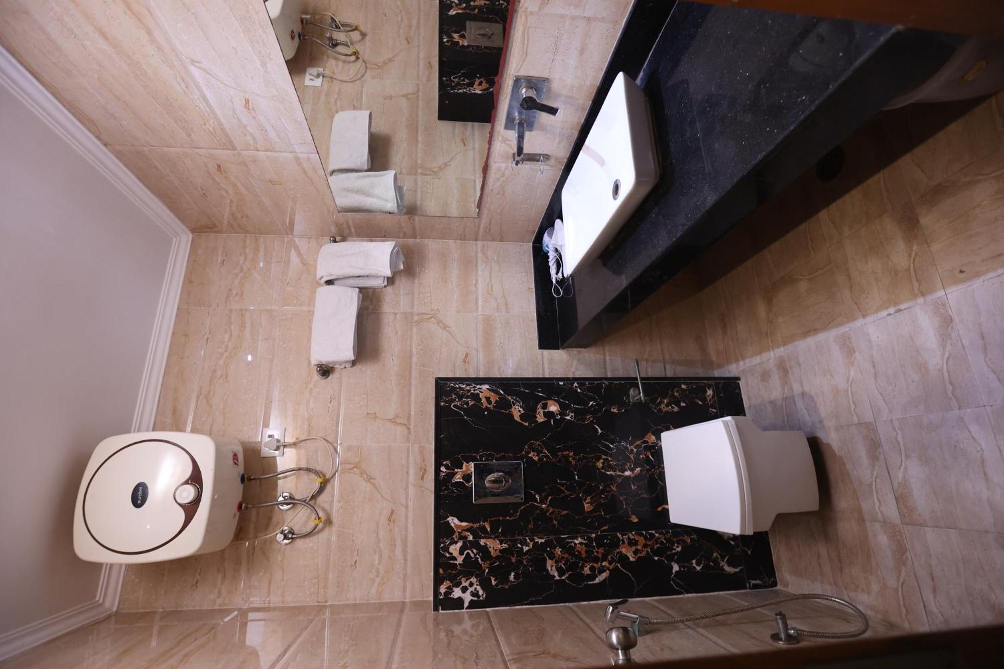 Elevate Near Delhi Airport 4*
